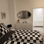 Helle Premium Christine Ruhig Citynah, 100qm, Sonnentrasse Lejlighed *