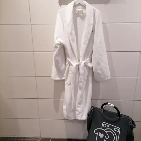 Helle Premium Christine Ruhig Citynah, 100qm, Sonnentrasse