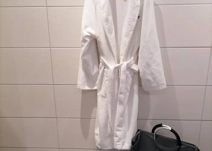 Helle Premium Christine Ruhig Citynah, 100qm, Sonnentrasse